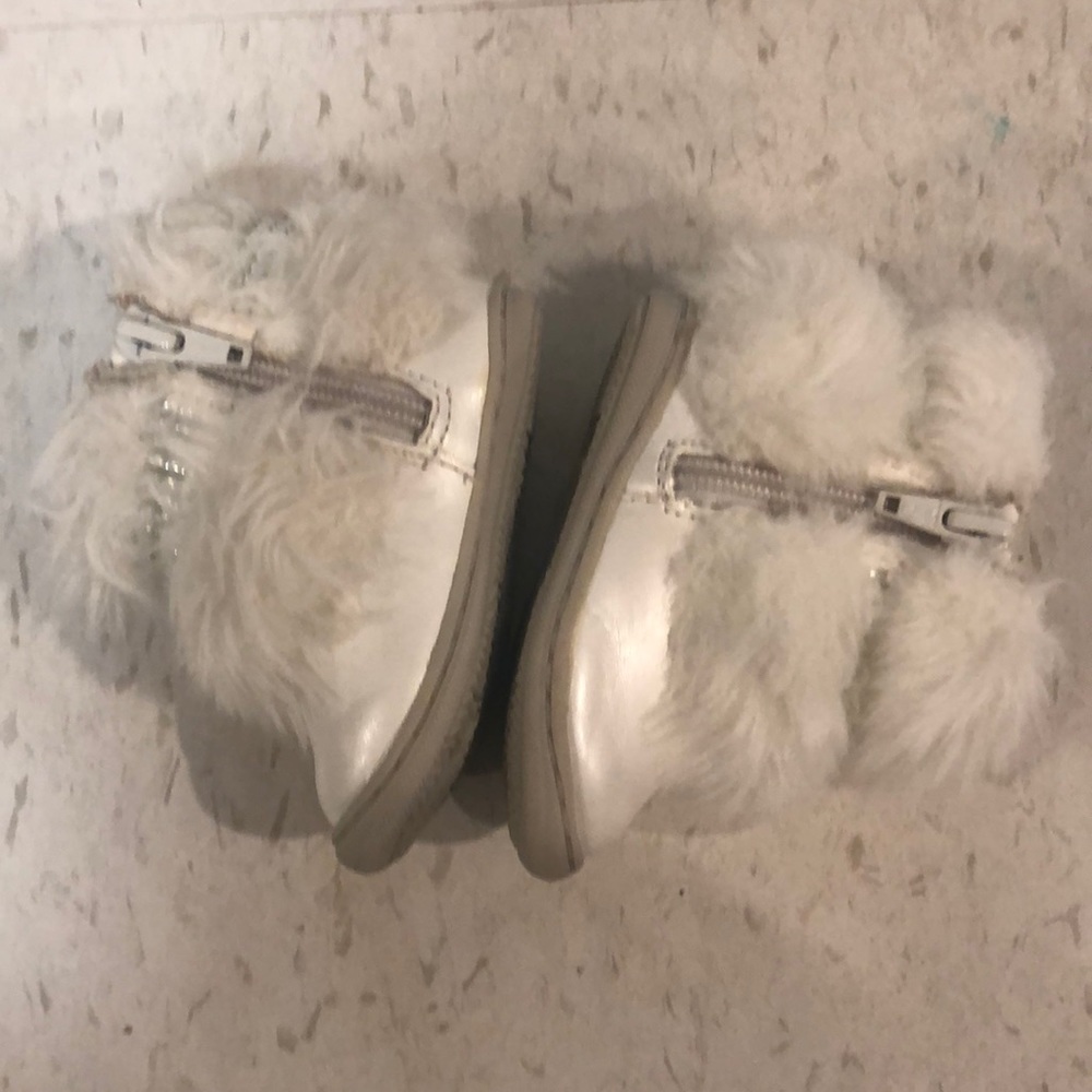 Fuzzy boots - Picture 2 of 7